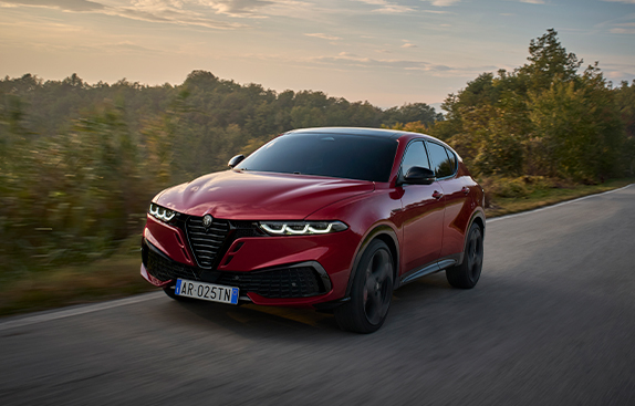 НОВА ЕЛЕКТРИЗУЮЧА ГЛАВА:<br>ГІБРИДНИЙ SUV